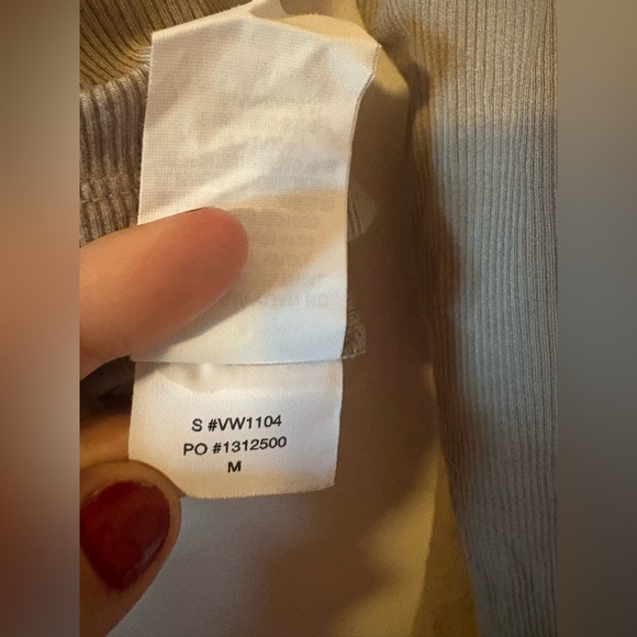 Vuori Long Sleeve Pose Scoop Tee Medium - Picture 7 of 7